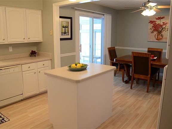 4th image of 919 Glos Dr