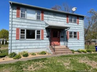 26 Lownds Dr #1, Windsor Locks, CT 06096