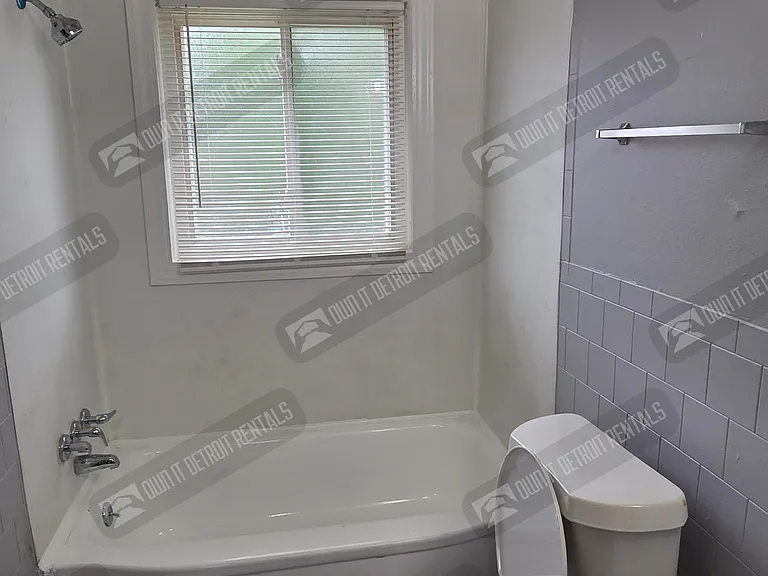 2746 Ewald Cir — Photo 18