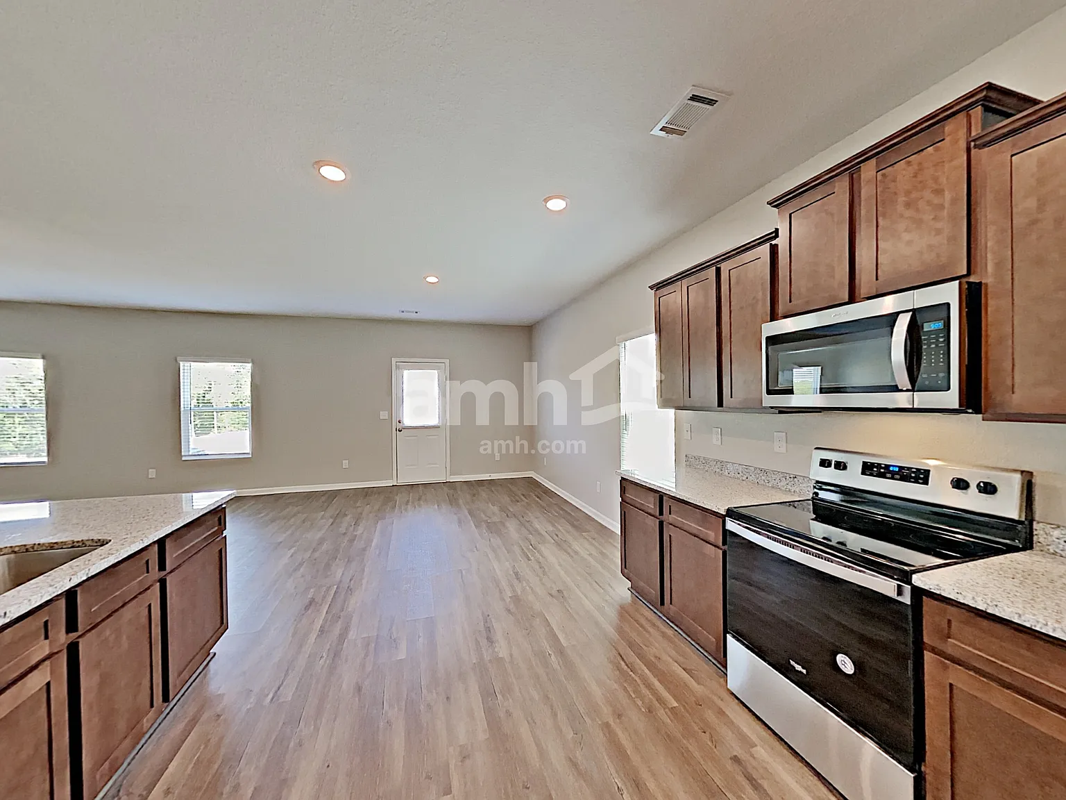 4 bed, 2.5 bath, 2421 sqft, $2,315 — Photo 3