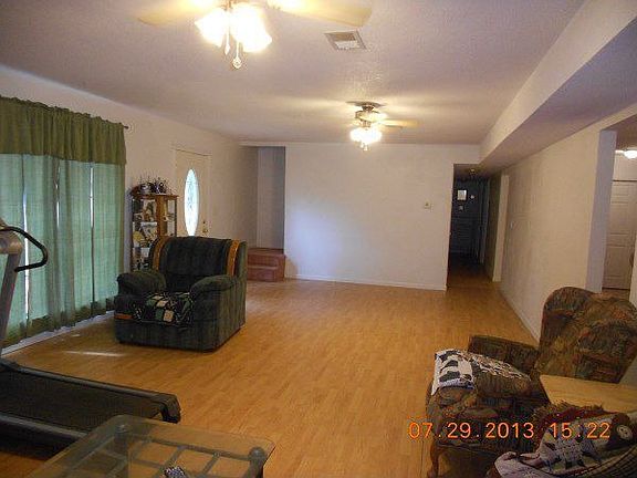 27.5 x 15.5 Living Room