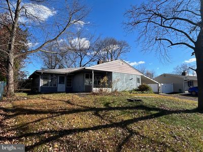 394 Lakeside Dr, Levittown, PA, 19054