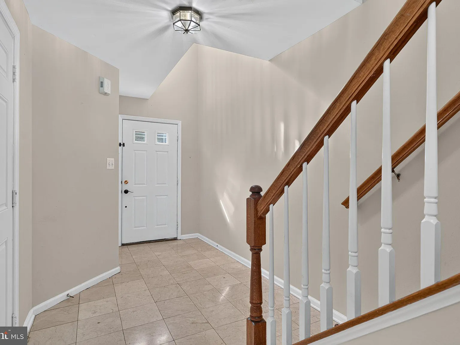 3 bed, 4.0 bath, 2044 sqft, $3,400 — Photo 3