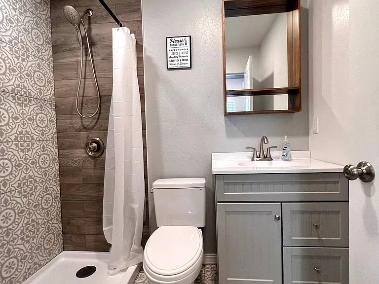 Full Bathroom