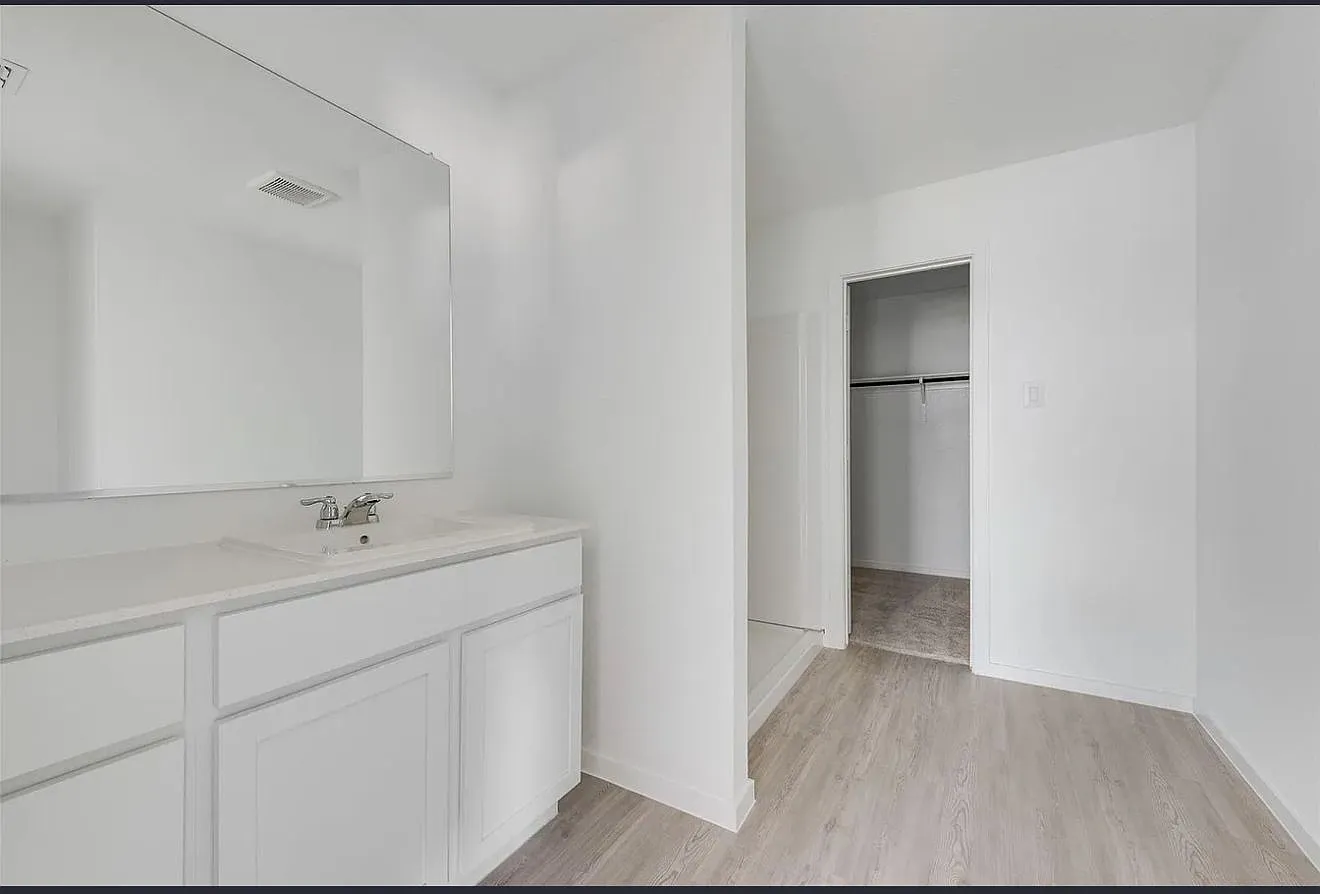 4 bed, 1720 sqft, $1,995 — Photo 3