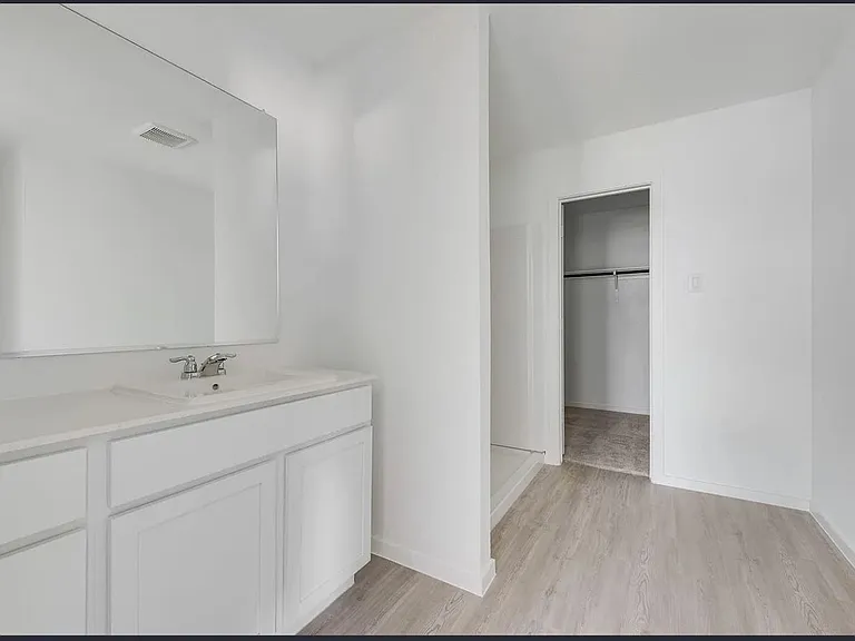 2032 Derby Ln — Photo 4