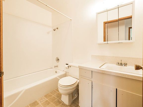 5th image of 2909 N Willamette Blvd #118-04