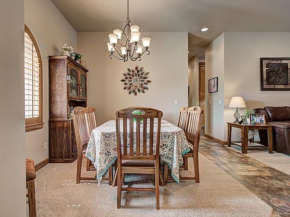 5th image of 527 Grizzly Ln