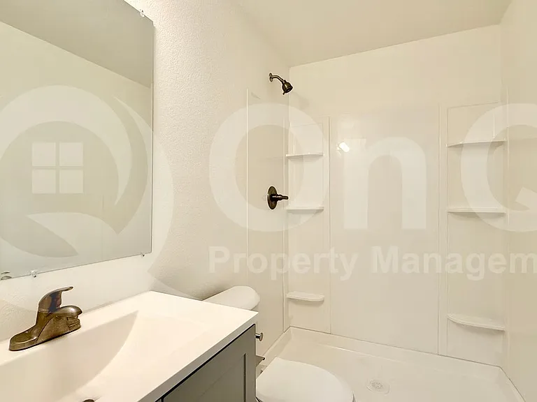 741 E Erie St #1 — Photo 33