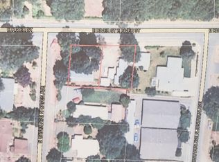 211 E River St, Cave Junction, OR 97523