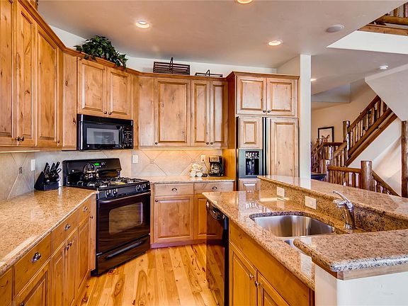 3rd image of 1423 Flattop Cir