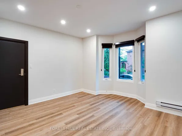 1 Greensides Ave #1, Toronto, ON M6G 3P5