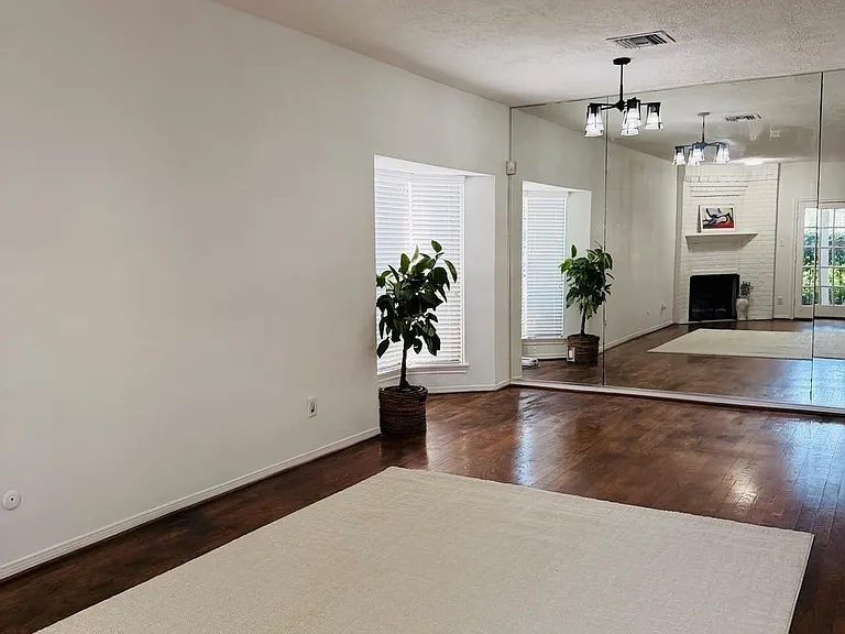 2220 Bering Dr #12 — Photo 3