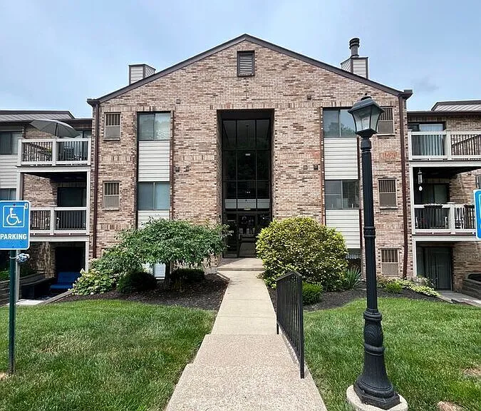 24 Woodland Hills Dr #11 — Photo 1
