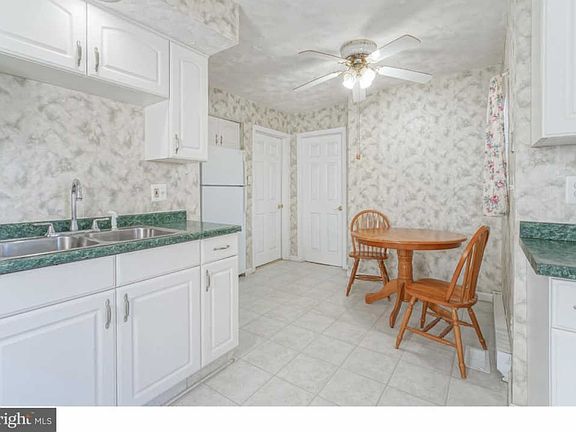 5th image of 510 Laurel Blvd