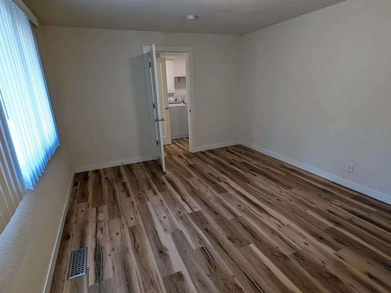 1364 Marilyn St SE — Photo 4