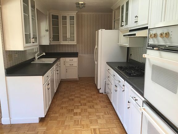 3rd image of 464 Ardis Ave