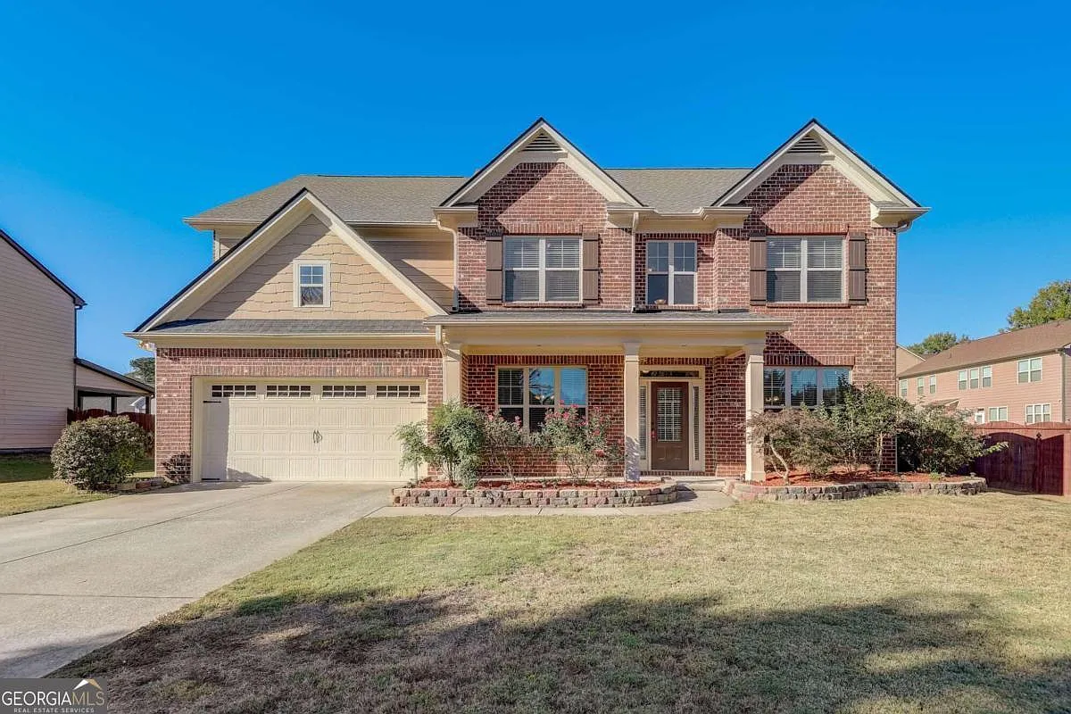 582 Woodburn Ln photo 1