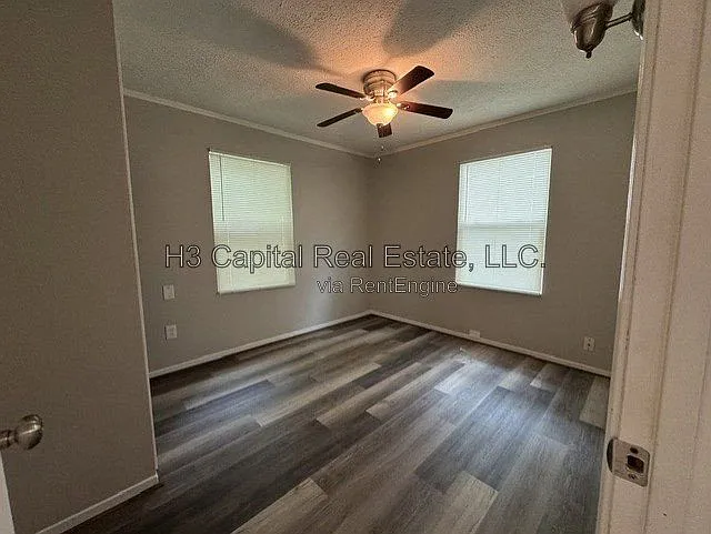 302 Cobb St — Photo 6