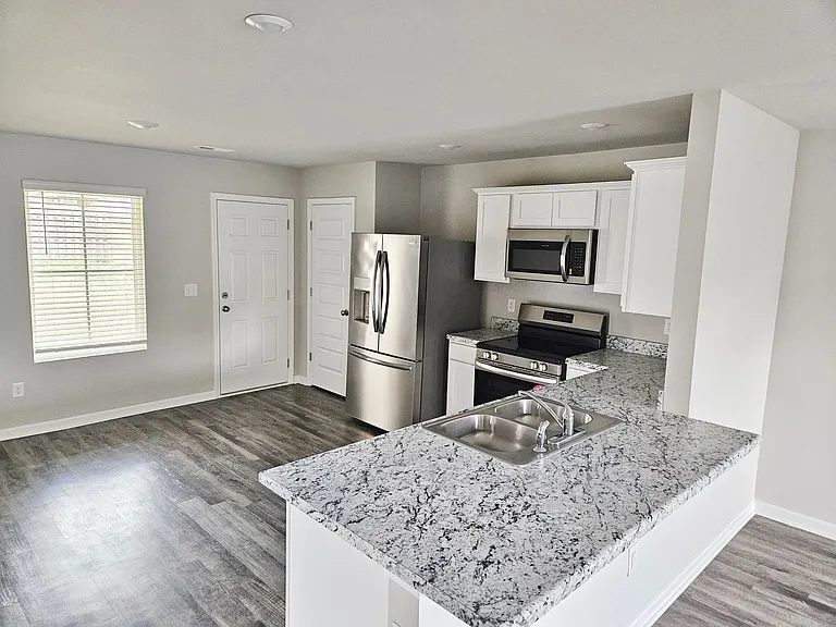 1642 Dryden St SE #E — Photo 4