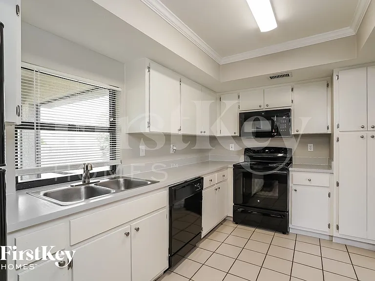 221 SW 43rd Ter — Photo 6