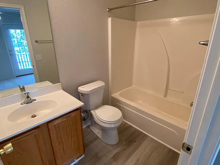 304 Campus Ln — Photo 7