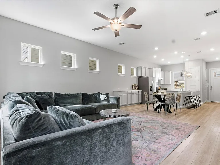 2419 Driftwood Trl — Photo 11