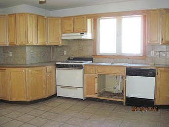 2nd image of 325 Concord St