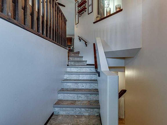 4th image of 99 S Iverson Close