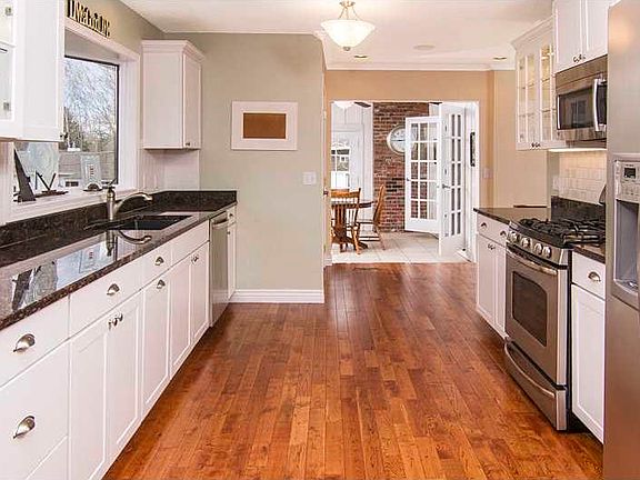 3rd image of 2910 Joan Ln
