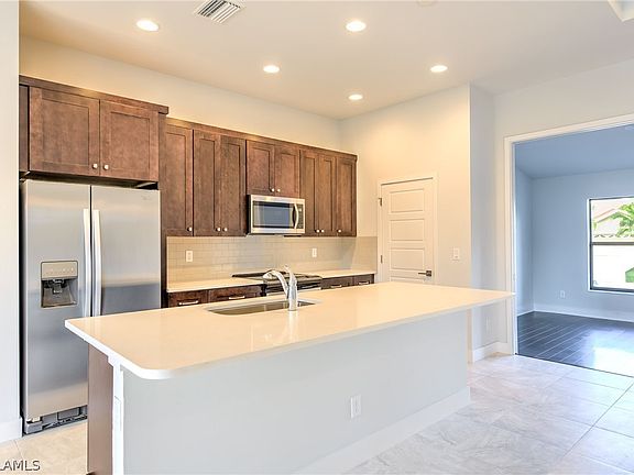 5th image of 614 SE 15th Terrace Cpe