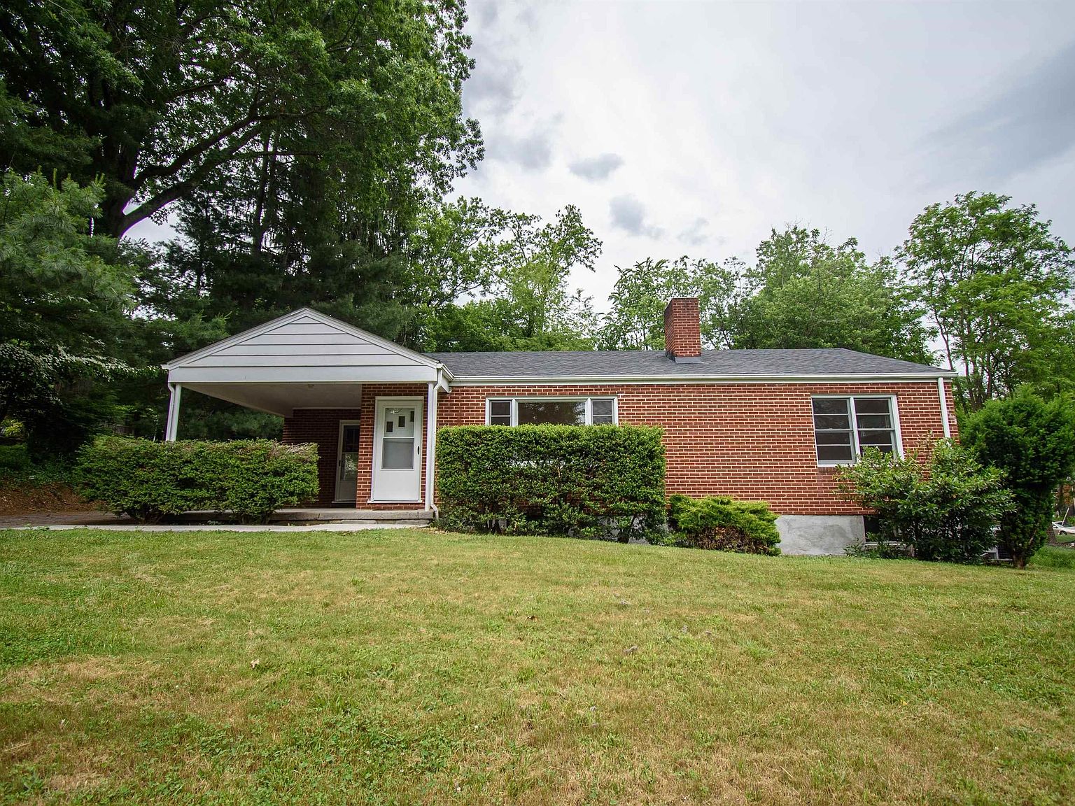 1311 Crestview Dr, Blacksburg, VA 24060 | Zillow