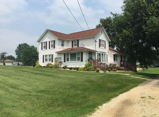 205 10th St, Fulton, IL 61252