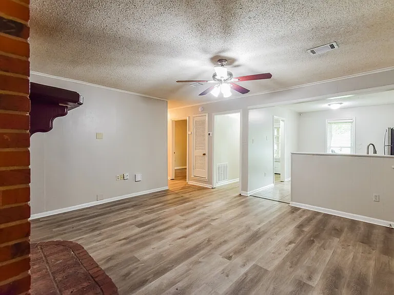 863 Hackberry Dr — Photo 5