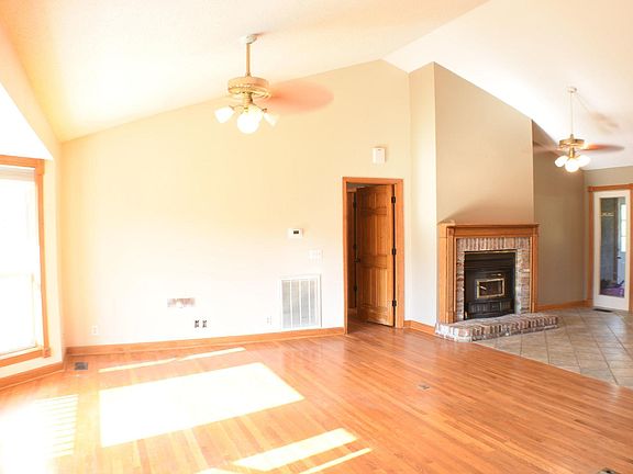 2nd image of 28 Stuart Street