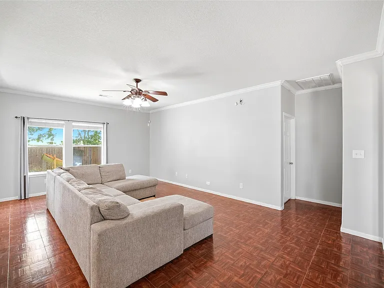1707 N Highlands Xing — Photo 15