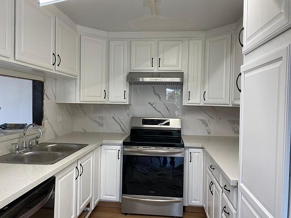 4th image of 3021 NE 204th St