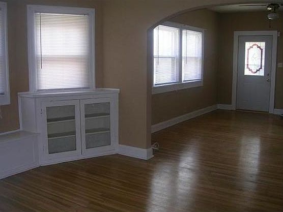 2nd image of 942 E Bradbury Ave