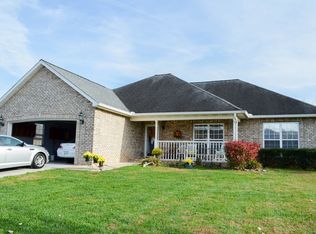110 Edinburgh Dr, Lenoir City, TN 37771