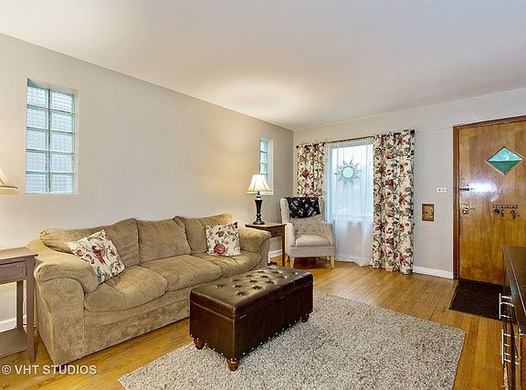 3rd image of 5852 W Waveland Ave