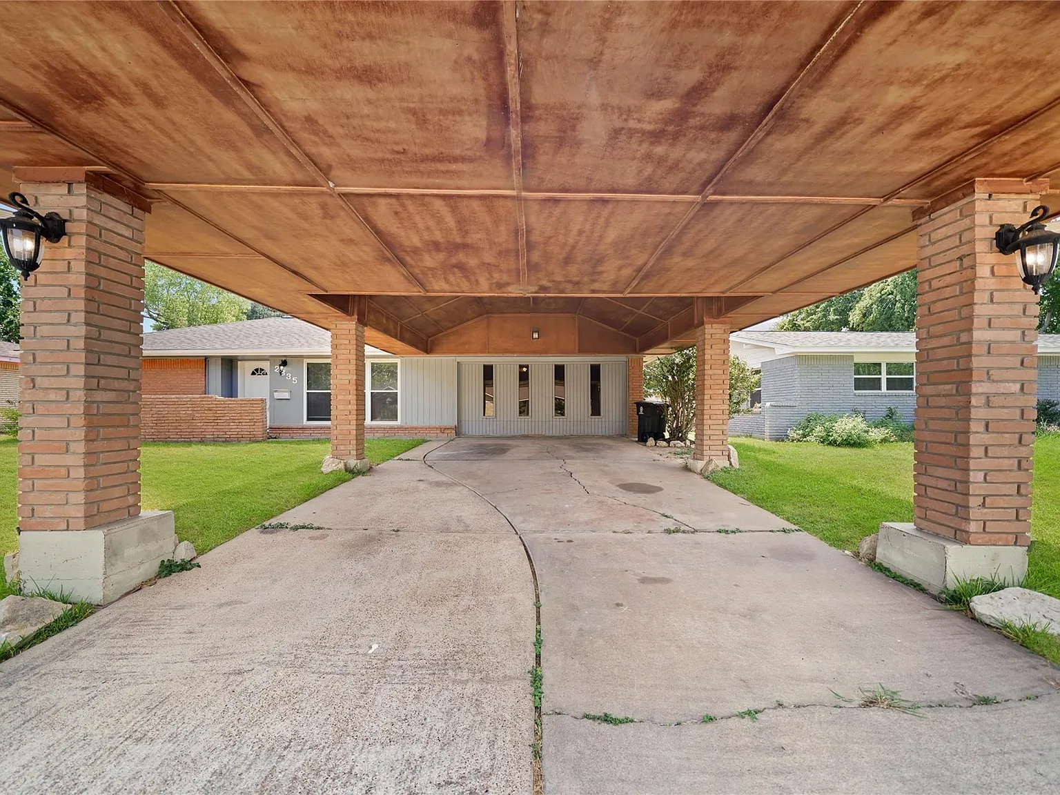 4 bed, 2.5 bath, 1890 sqft, $1,795 — Photo 3