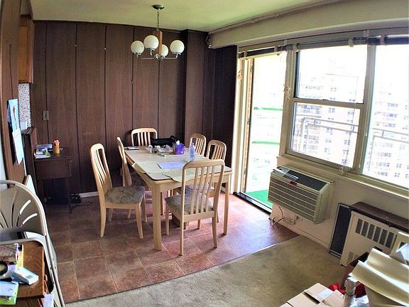 2nd image of 2928 W 5th St #21R