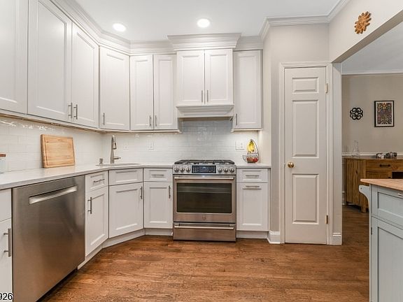 4th image of 706 Park Place
