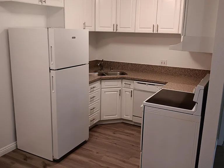 1939 Beloit Ave #203 — Photo 11