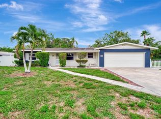 2105 Hyde Park Cir, Sarasota, FL 34239