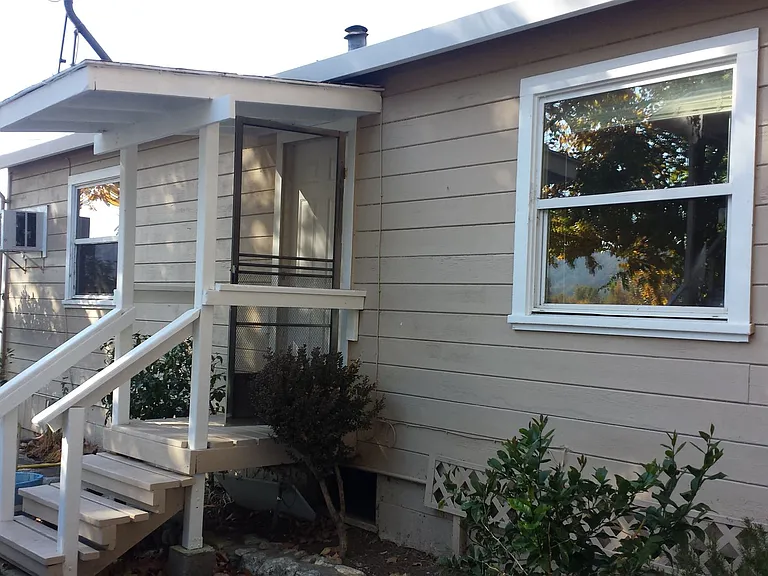 13961 Lakeshore Dr #6 — Photo 2