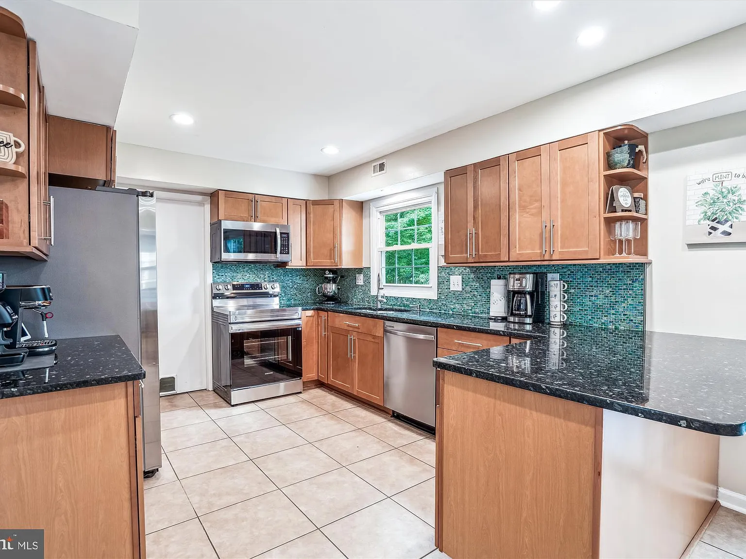 3 bed, 2.5 bath, 1800 sqft, $3,500 — Photo 4