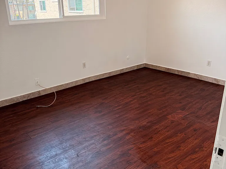1031 Leslie Rd #4 — Photo 3
