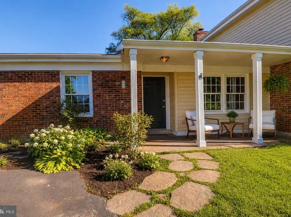 413 Harding Ct, Sterling, VA 20164