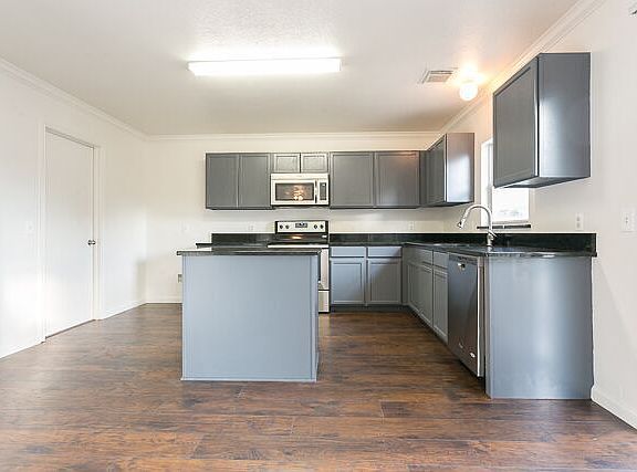 4th image of 15847 Bellister St